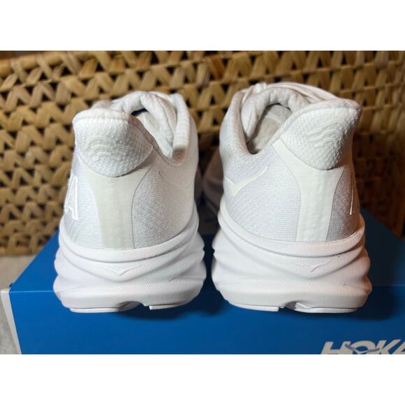 HOKA Clifton 9 - Picture 3 of 6